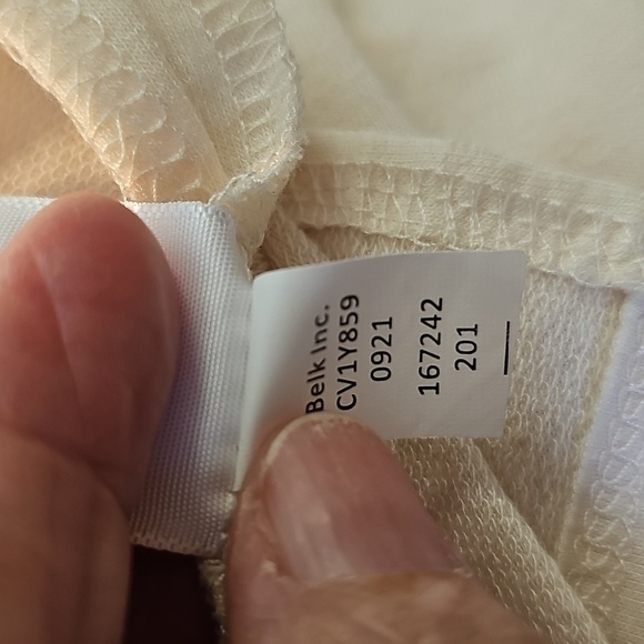 Crown‎ & Ivy Lip Print Cream Long Sleeve Top. Size XL. EXCELENT Condition - Picture 8 of 8